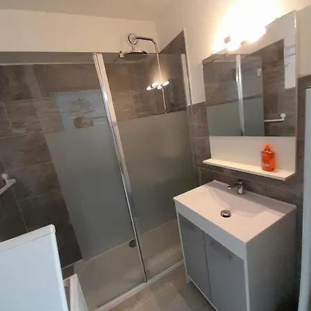 Apartment F1 A 5 Minutes Des Plages Et De La Gare Vallauris